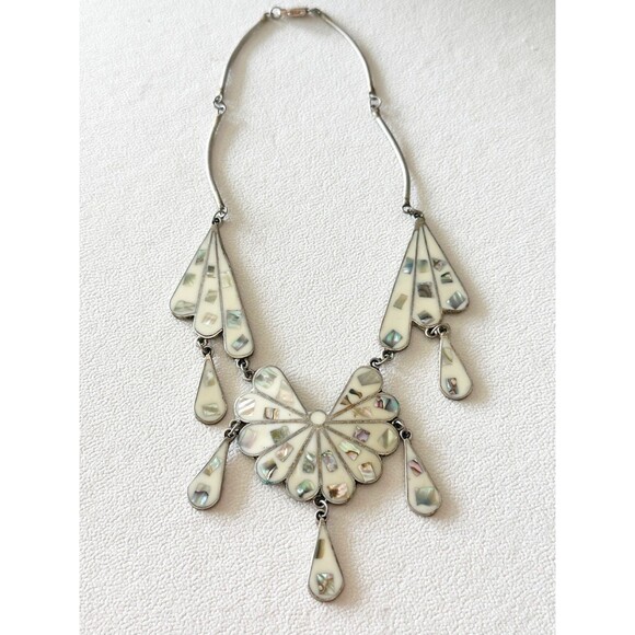 Jewelry - Shell Inlay Fan Pendant Necklace in Cream